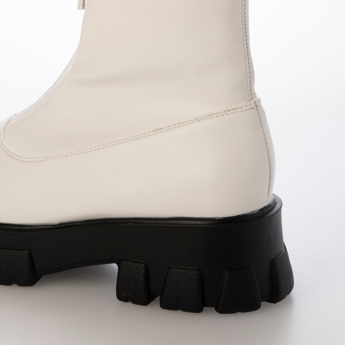 エーケーアール AKR 厚底フロントジッパー付きショートブーツ