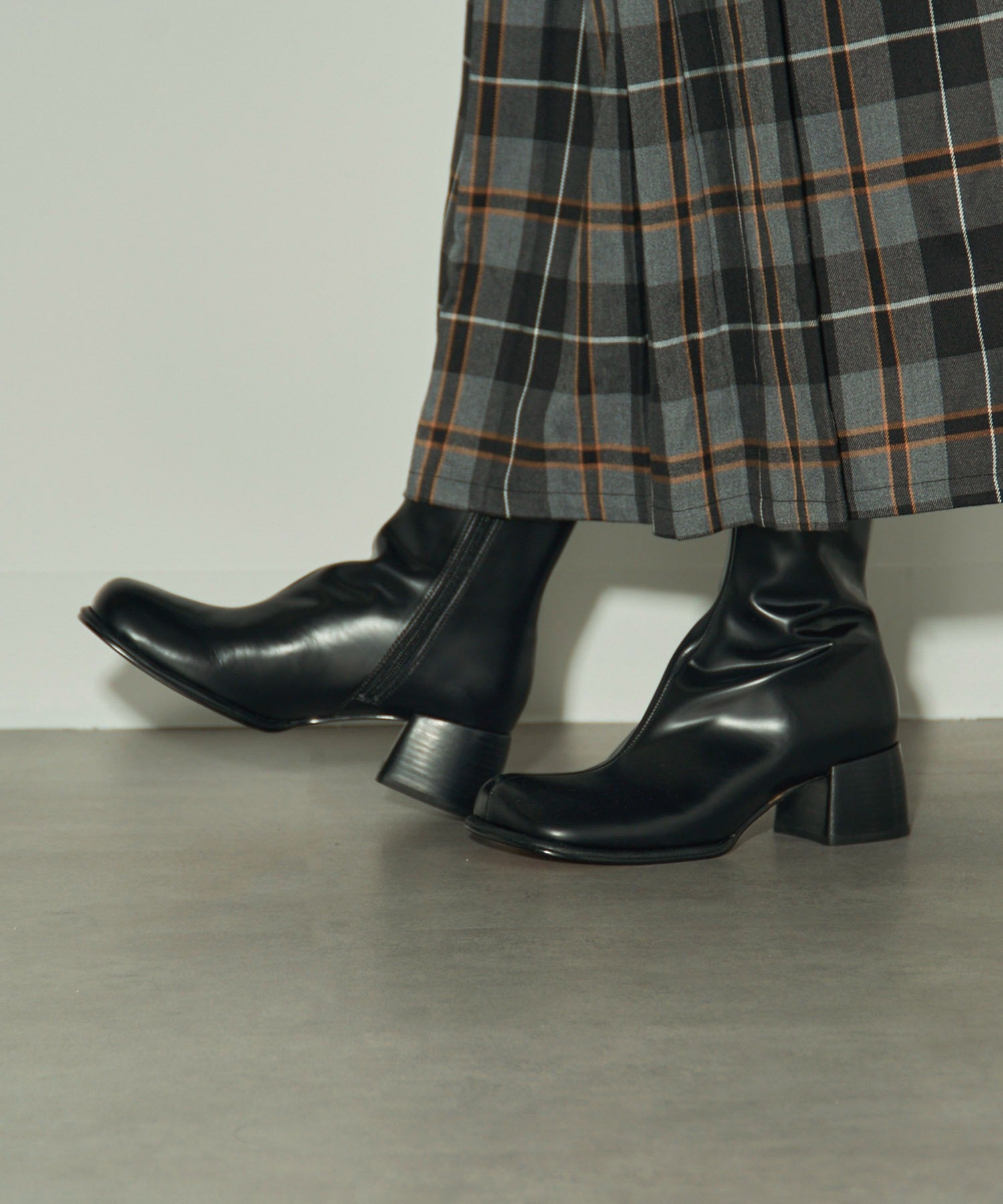 靴 ALM. / ADELA LEATHER BOOTS ADELA LEATHER BOOTS （Gloss Black） -ALM. official web store