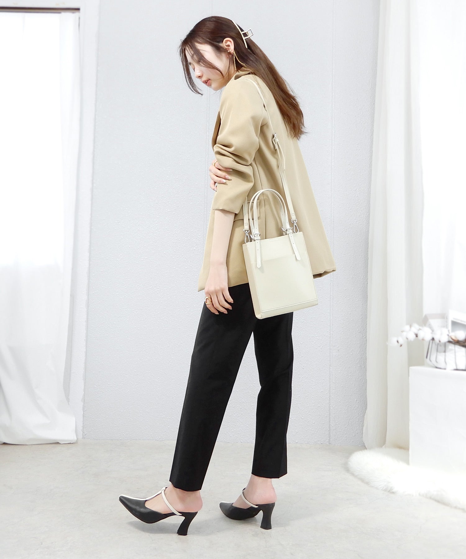 アララ alala フレアヒールTストラップミュール