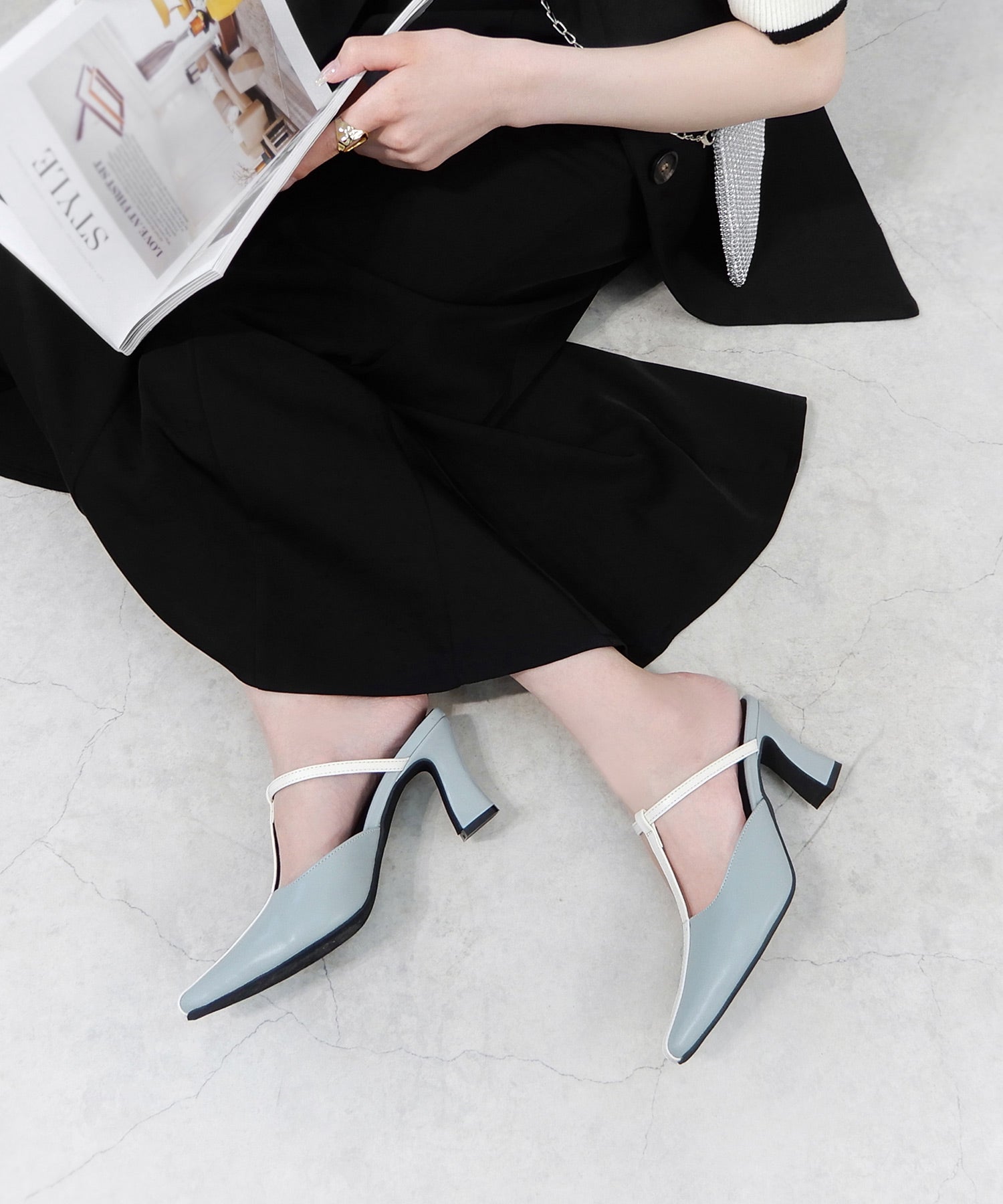 アララ alala フレアヒールTストラップミュール,ブルー