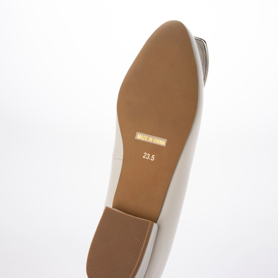 アルネ セヴン トゥエルヴ サーティ ALUNE SEVEN TWELVE THIRTY バックルラウンドパンプス (アイボリー) アイボリー