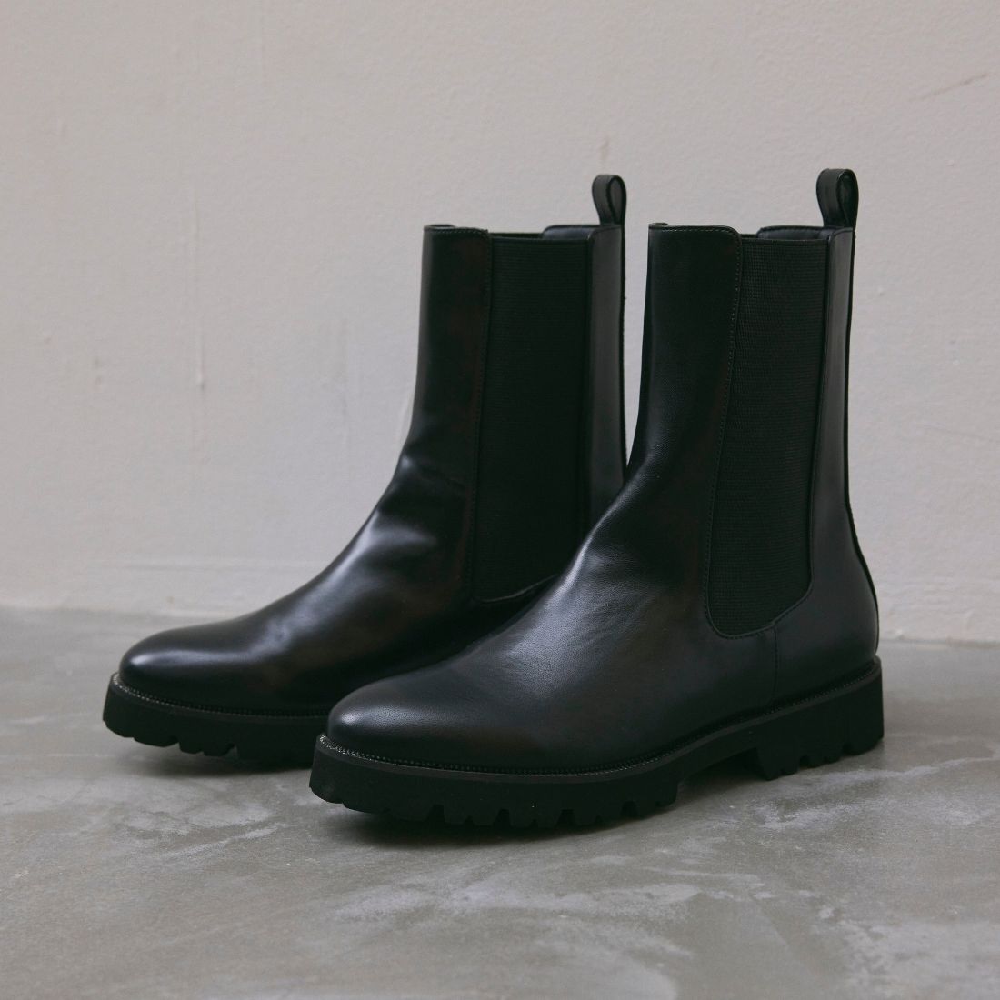 アルネ セヴン トゥエルヴ サーティ ALUNE SEVEN TWELVE THIRTY 【レイン対応】サイドゴアショートブーツ(ジッパーエッジ) (ブラック) ブラック