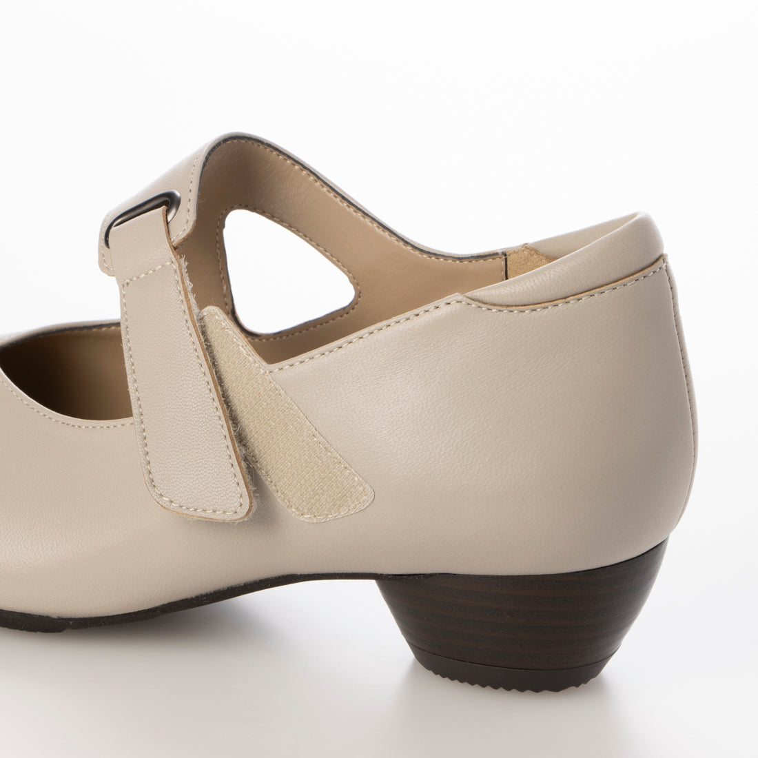 アモーラ AMORA 外反母趾の方にも優しい幅広甲ベルトヒールパンプス (グレージュラム) グレージュラム