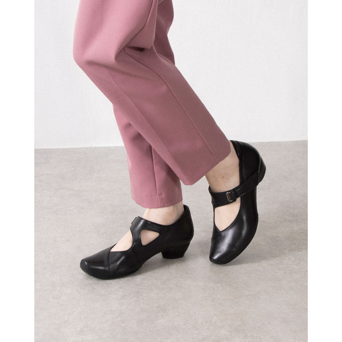 AMORA Wide instep belt heel pumps that are gentle on people with bunions