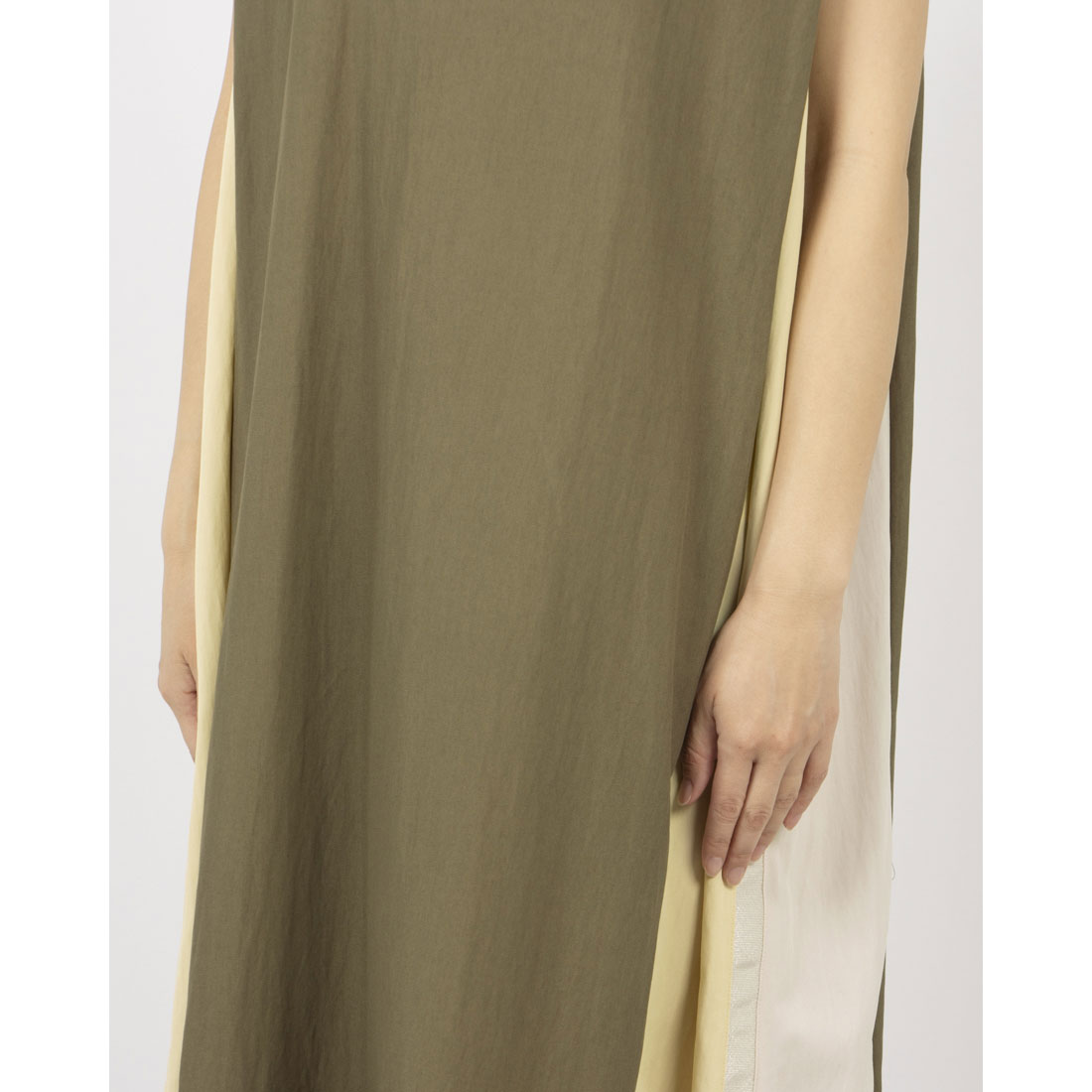 アンナニコラ Anna Nicola 配色ロングワンピース サイド切り替え 脇ラメテープ ノースリーブ (カーキ) カーキ