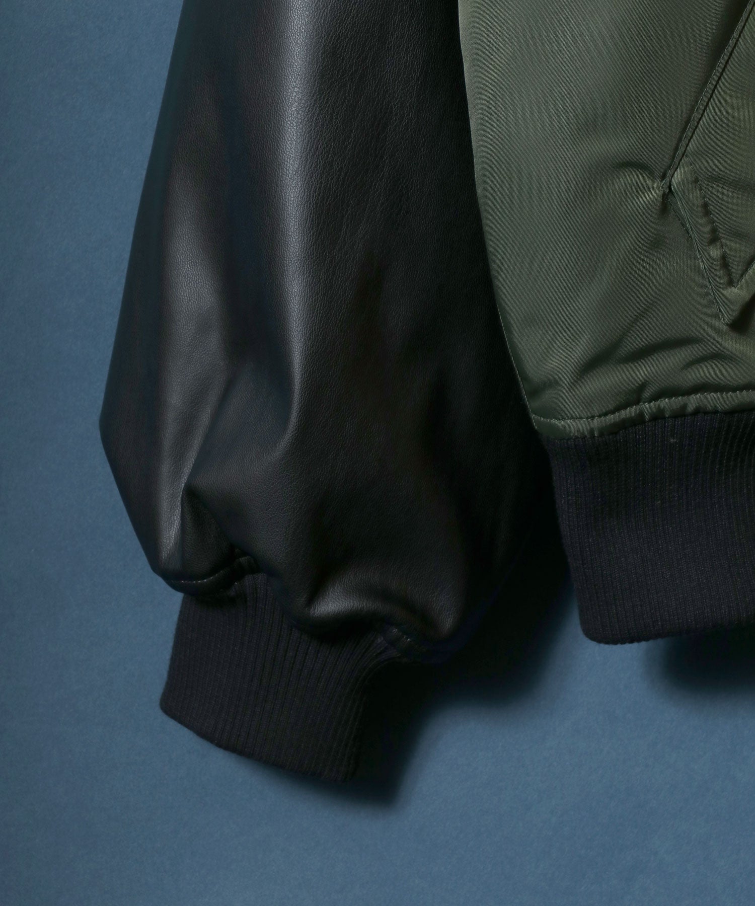 Sleeve Switching MA-1/ANPAS 別注 袖切り替え MA-1 ボマージャケット ボンバージャケット アウター メンズ レディース スタジャン ブルゾン グリーン系その他(ナイロン×袖PU)