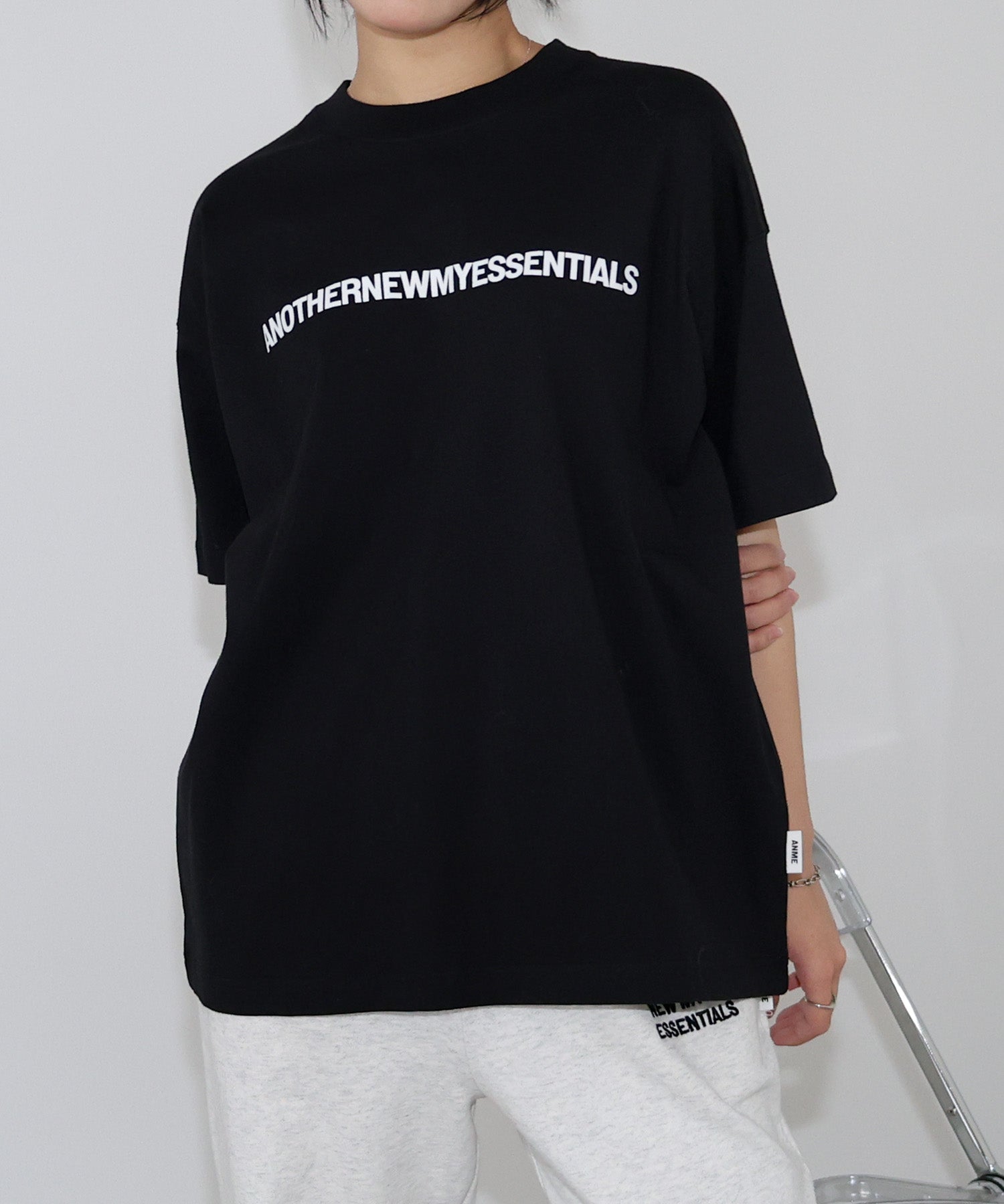 アンドミー andme ANOTHER ロゴ プリント 半袖 Tシャツ (ブラック) ブラック