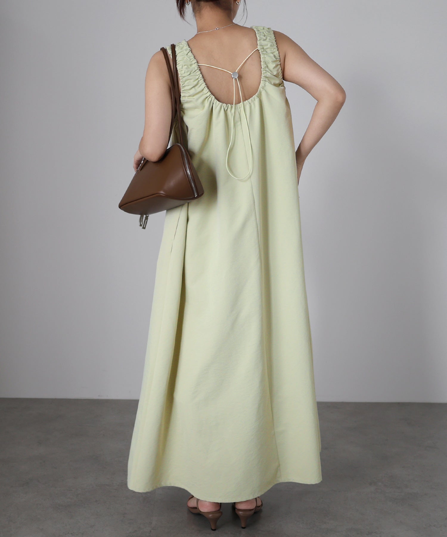 アンドミー andme バックオープン ノースリーブ ロング ワンピース (ライム) ライム