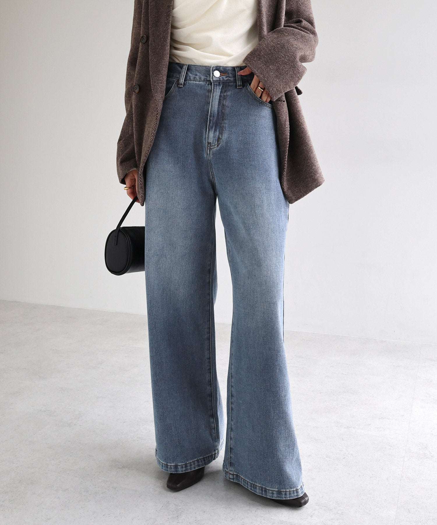 アンドミー andme セミフレア デニム パンツ (ブルー) ブルー