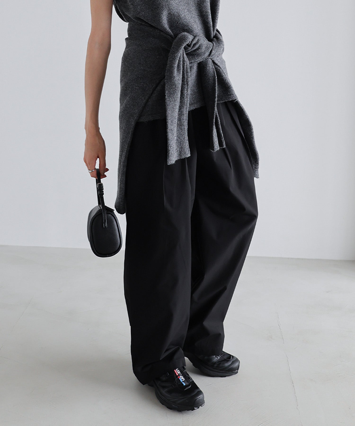 アンドミー andme タフタ タック ワイド パンツ (ブラック) ブラック