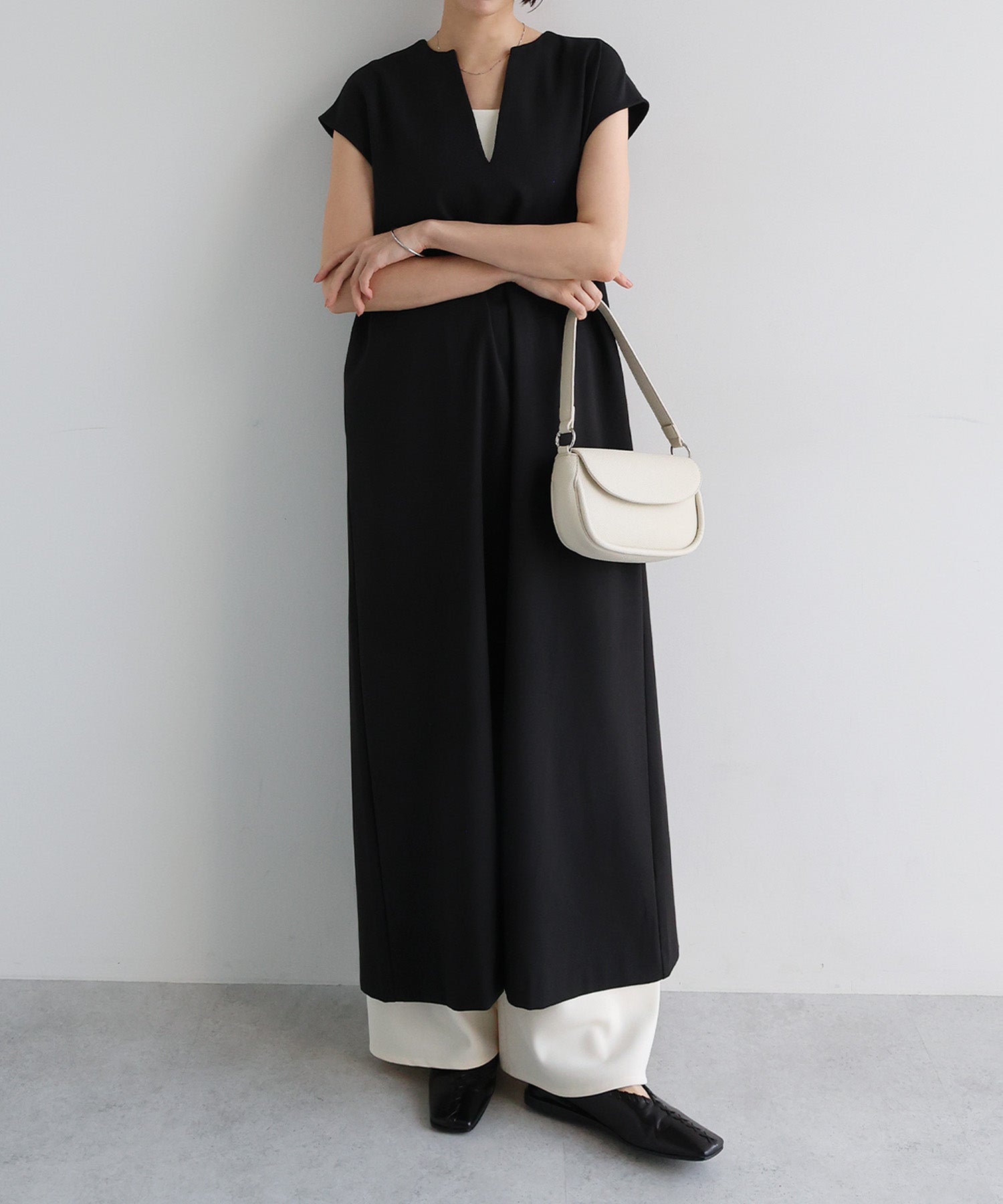 アンドミー andme ウール混 Vネック ロング ワンピース (ブラック) ブラック