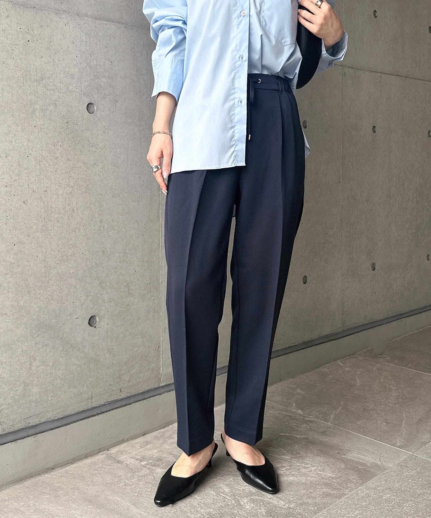 アンドミー andme ドローストリングテーパードパンツウエストゴム (ネイビー) ネイビー