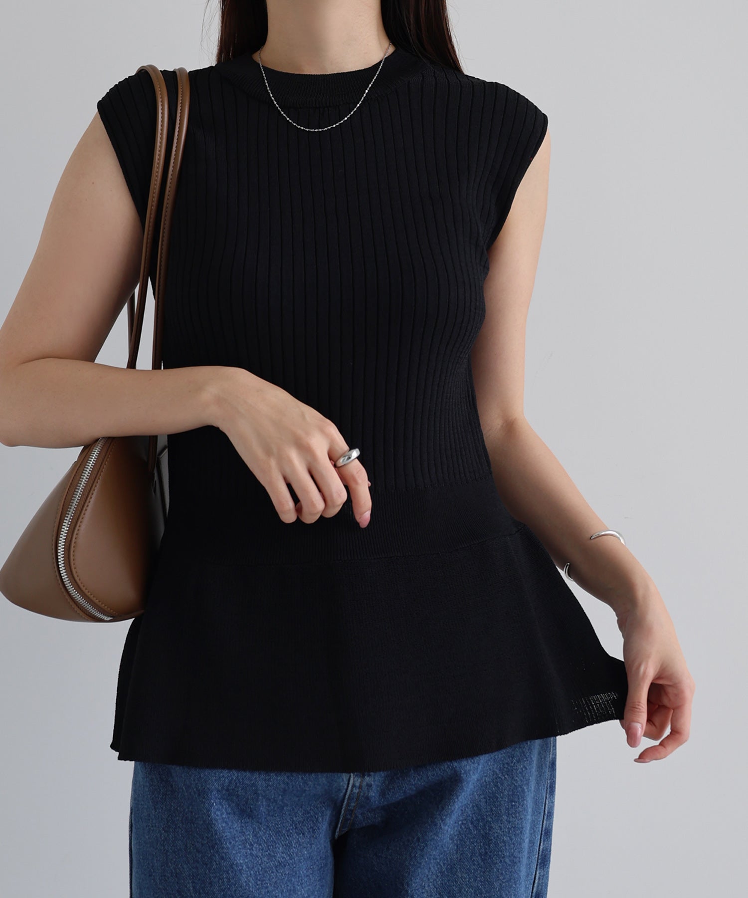 アンドミー andme リブニットノースリーブペプラムトップス (ブラック) ブラック