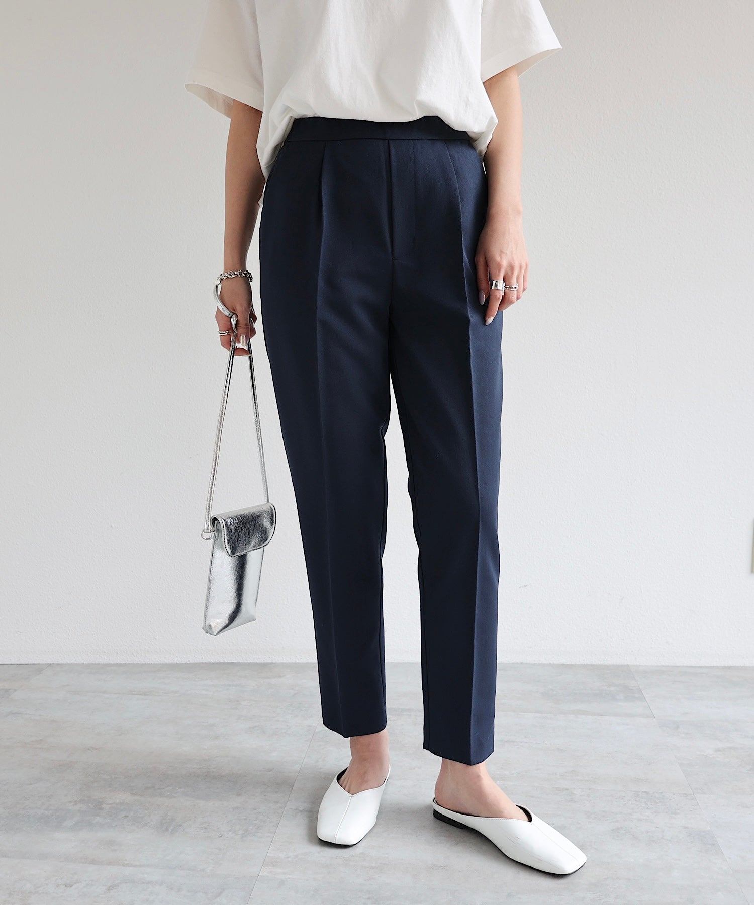 アンドミー andme きれいめツイル美脚ハイウエストセンタープレステーパードパンツ ウエストゴム