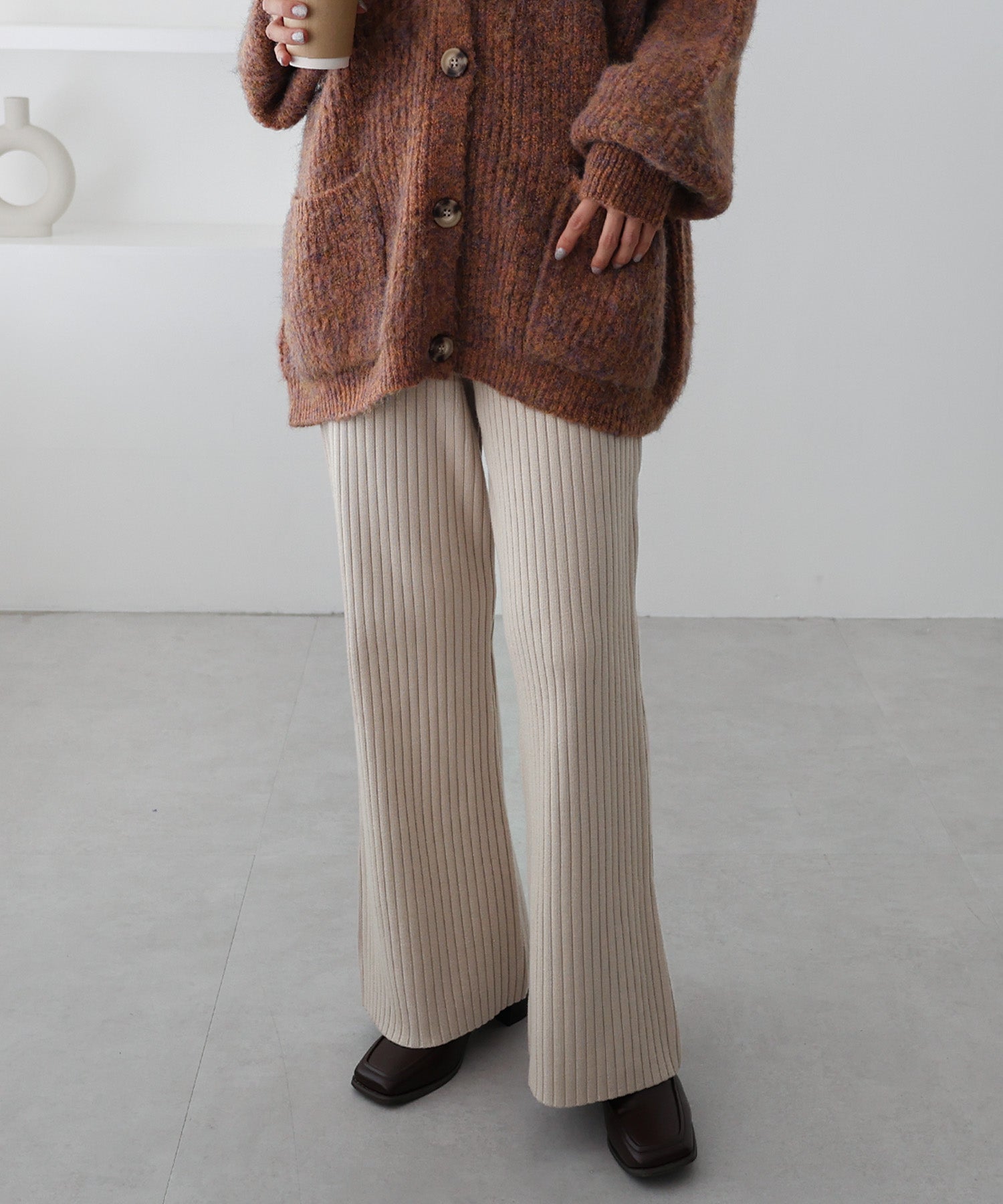 アンドミー andme ストレッチリブニットフレアパンツ ウエストゴム (ライトベージュ) ライトベージュ