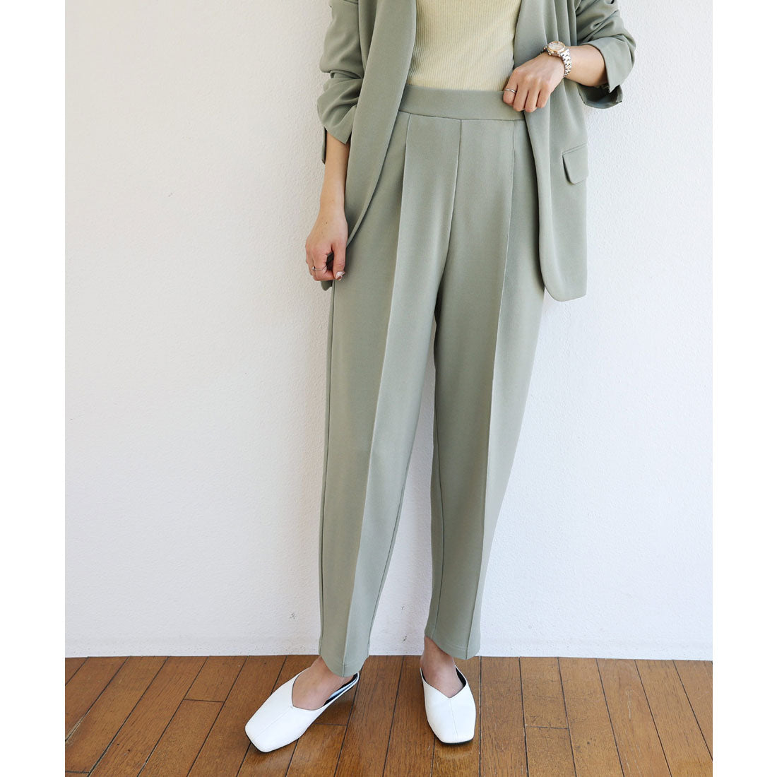 アンドミー andme 梨地ポンチストレッチセンタープレステーパードパンツ ウエストゴム (グリーン) グリーン