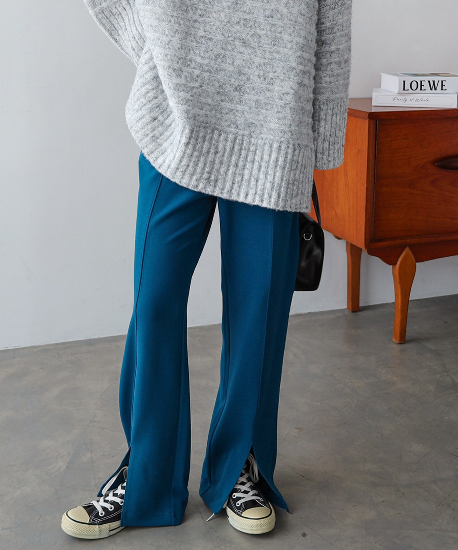 アンドミー andme 梨地ポンチセンタースリットパンツ (ブルーグリーン) ブルーグリーン