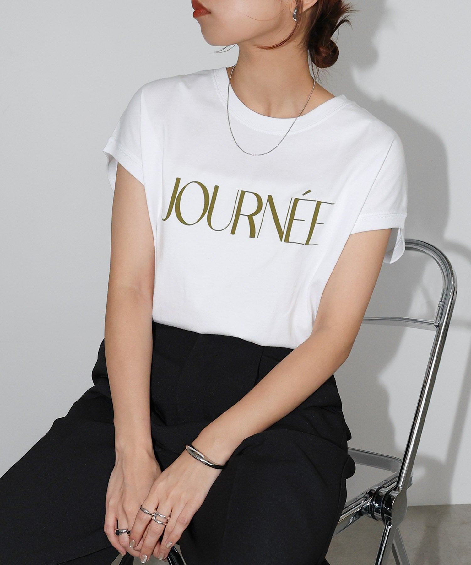 アンドミー andme ロゴプリント フレンチスリーブ Tシャツ (オフホワイト×カーキ) オフホワイト×カーキ