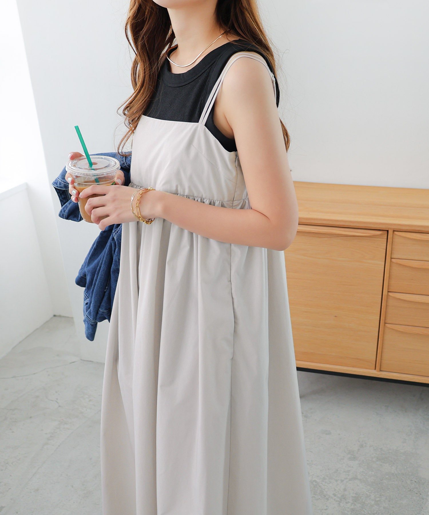 アンドミー andme タイプライター ギャザー キャミ ワンピース (グレージュ) グレージュ