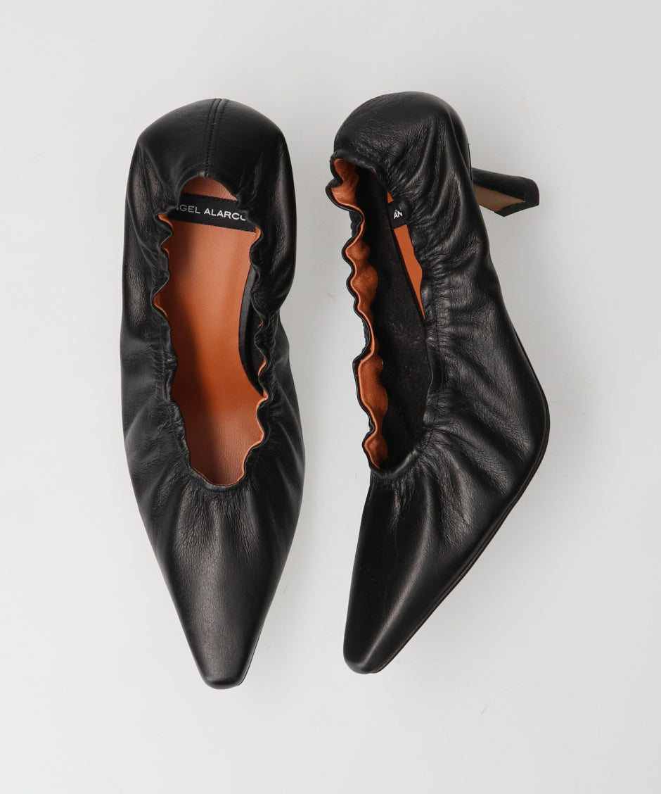 アンヘル アラルコン ANGEL ALARCON ポインテッドトウギャザーパンプス,ブラック