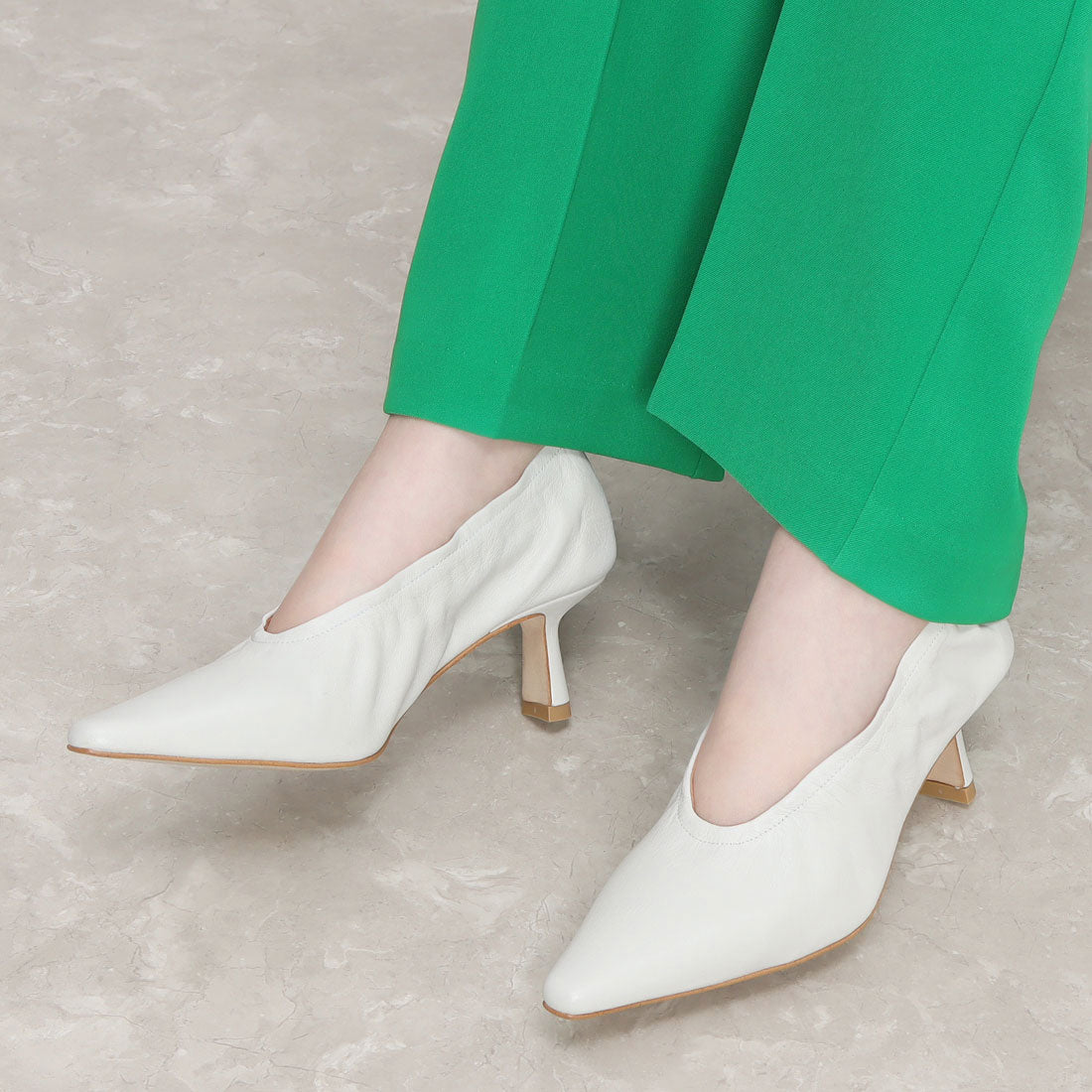 アンヘル アラルコン ANGEL ALARCON ポインテッドトウギャザーパンプス