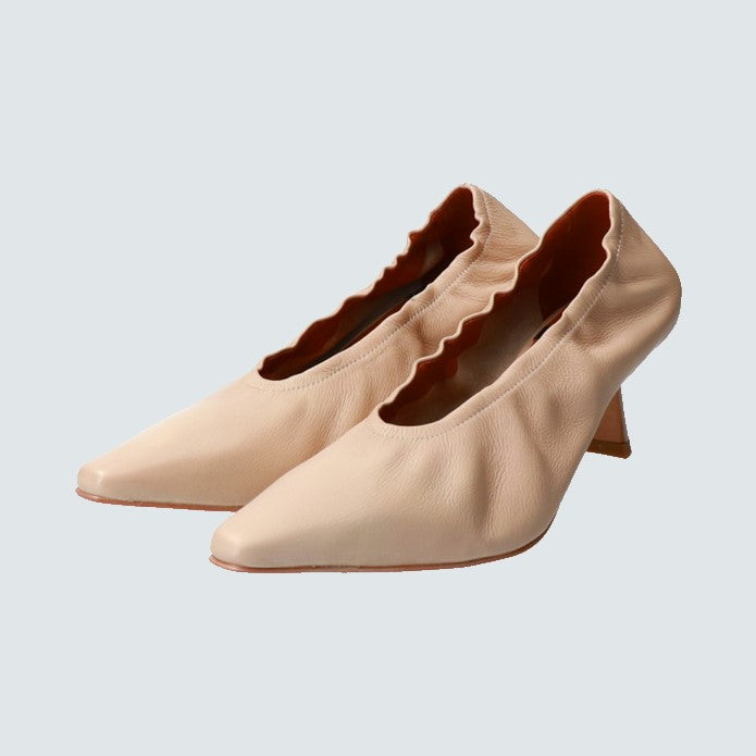 アンヘル アラルコン ANGEL ALARCON ポインテッドトウギャザーパンプス,ライトベージュ