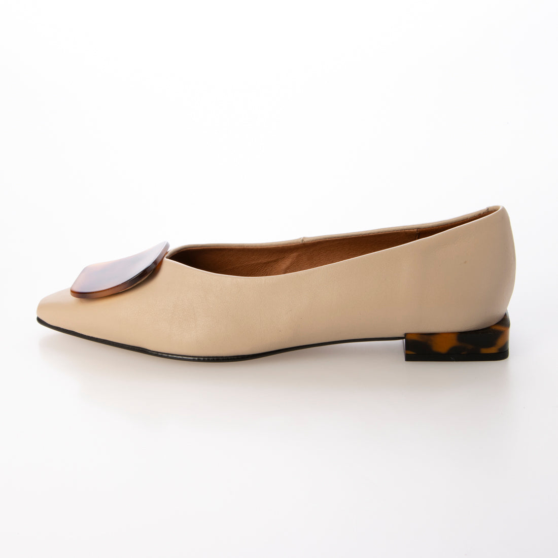 アンヘル アラルコン ANGEL ALARCON ポインテッドトウオーナメントパンプス (ライトベージュ) ライトベージュ