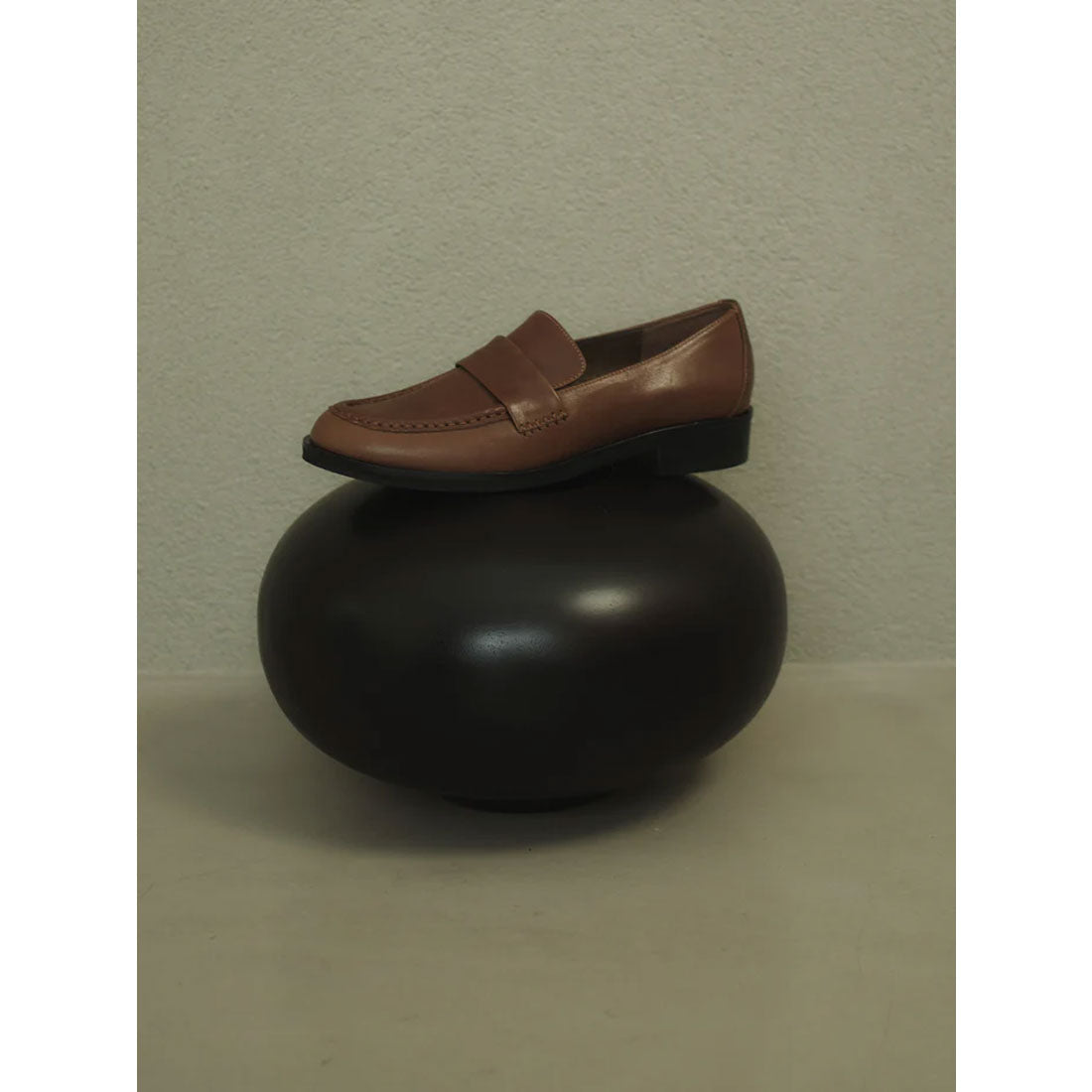 Anuans leather loafers