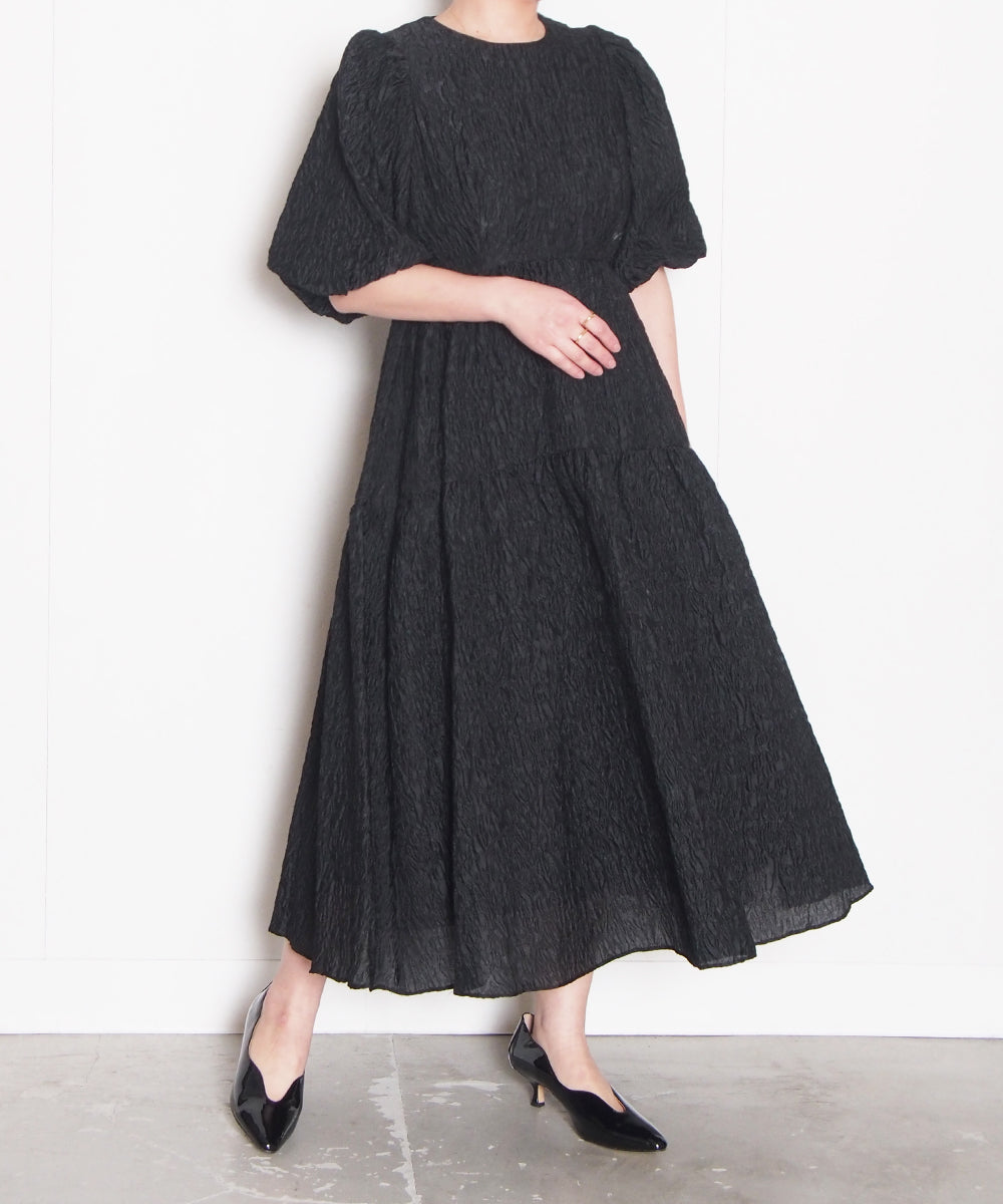 トロワズィエムチャコ troisiemechaco ふくれジャガードティアードワンピース