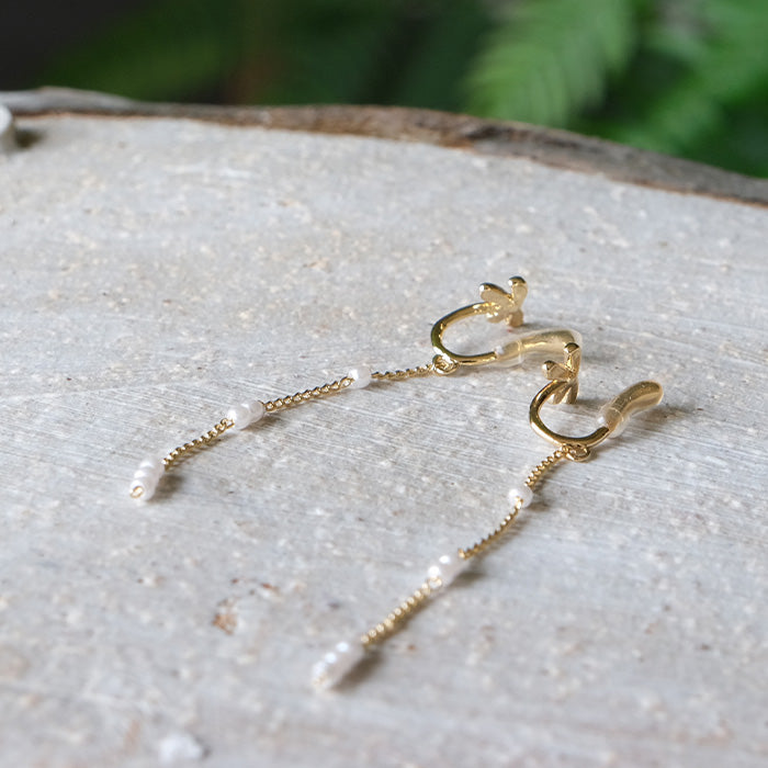 アクアガレージ aquagarage リボンパールスイングイヤリング レディース (ゴールド) ゴールド