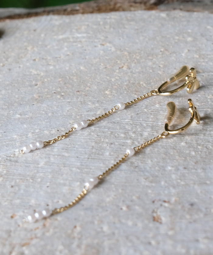 アクアガレージ aquagarage リボンパールスイングイヤリング レディース (ゴールド) ゴールド