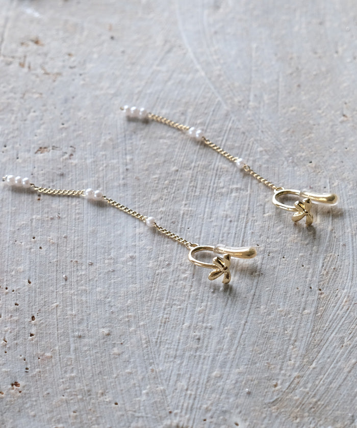 アクアガレージ aquagarage リボンパールスイングイヤリング レディース (ゴールド) ゴールド