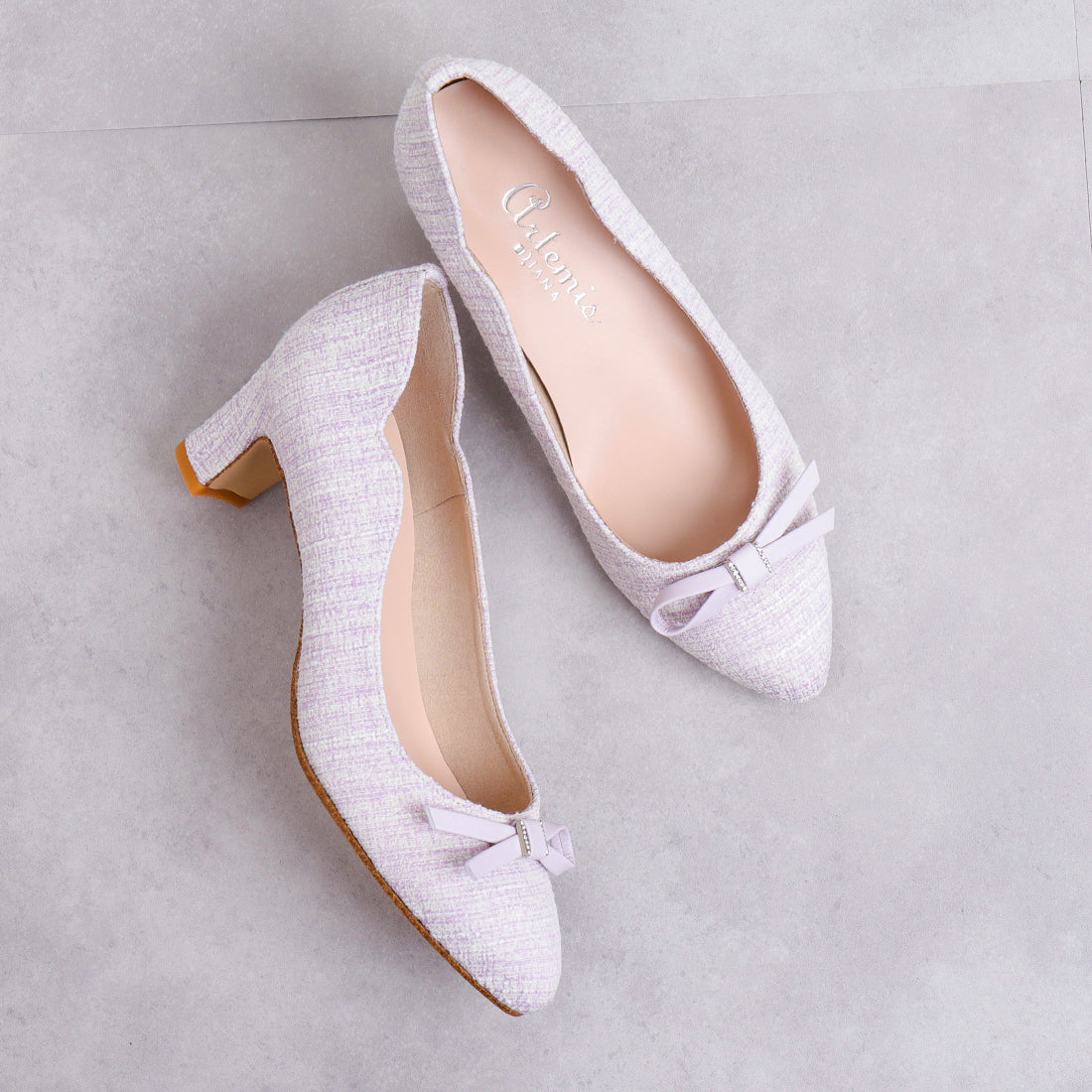 アルテミス バイ ダイアナ artemis by DIANA リボンモチーフ ミックスツイードパンプス (パープル生地) パープル生地