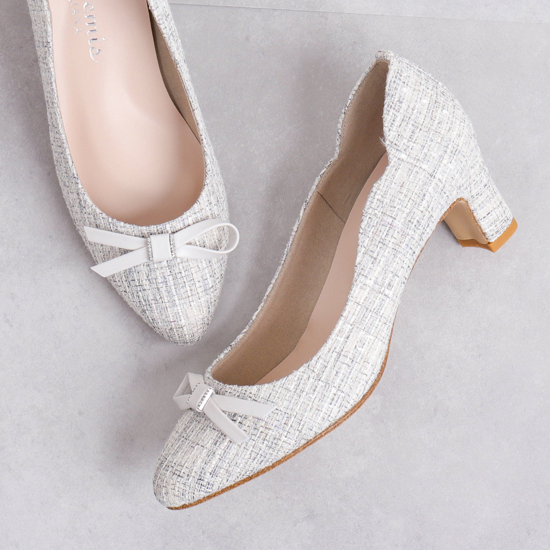 アルテミス バイ ダイアナ artemis by DIANA リボンモチーフ ミックスツイードパンプス (グレー生地) グレー生地