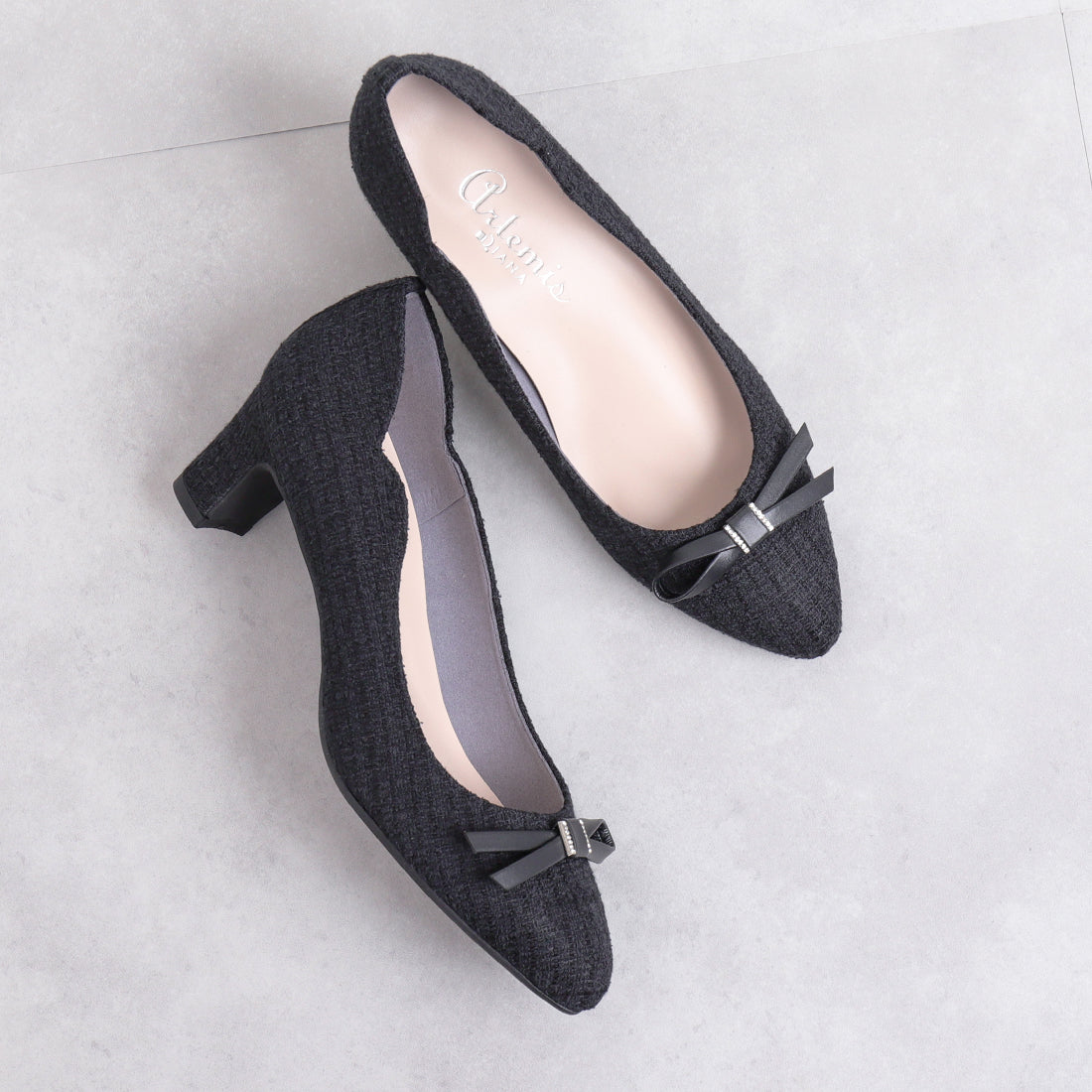 アルテミス バイ ダイアナ artemis by DIANA リボンモチーフ ミックスツイードパンプス (黒生地) 黒生地