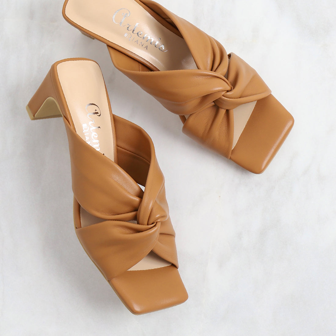 アルテミス バイ ダイアナ artemis by DIANA クロスデザインギャザーミュール,ライトブラウン合皮スムース