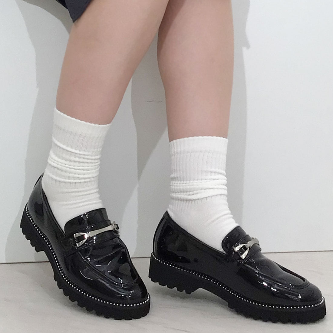 アルテミス バイ ダイアナ artemis by DIANA ボールチェーンデザイン厚底ビットローファー (黒合皮エナメル) 黒合皮エナメル