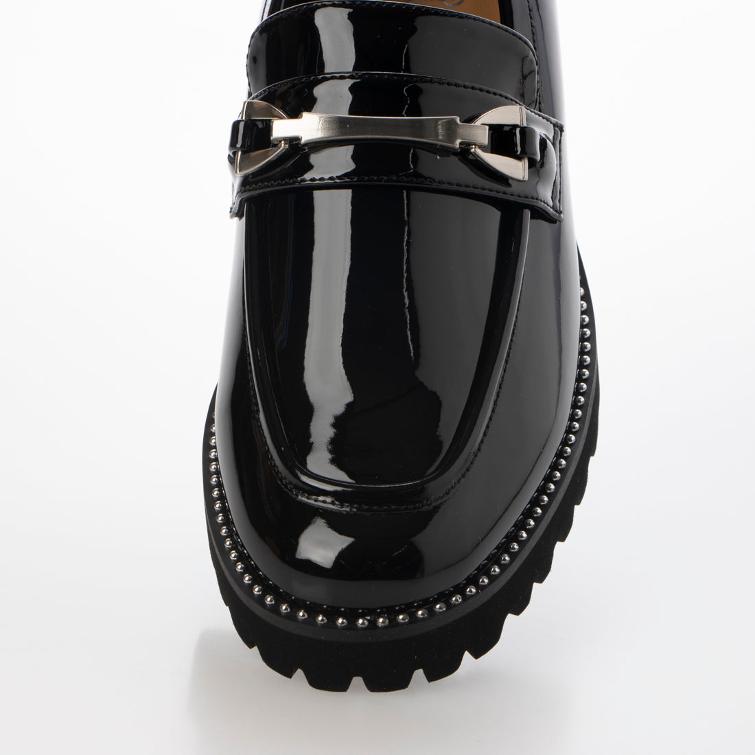 アルテミス バイ ダイアナ artemis by DIANA ボールチェーンデザイン厚底ビットローファー (黒合皮エナメル) 黒合皮エナメル