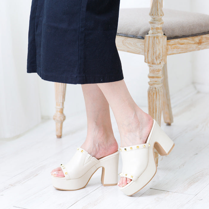 アタガール attagirl スタッズミュールサンダル