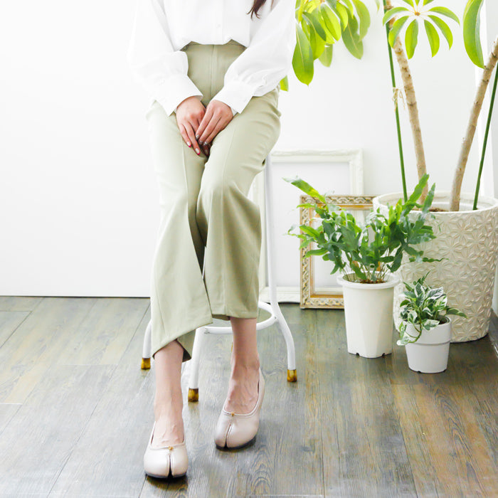 Attagirl Tabi design pumps