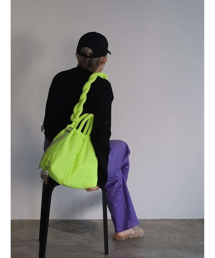 ノミネ NOMINE 【cheek】puff kinchaku 2WAY tote 巾着 ショルダーバ (グレー) グレー