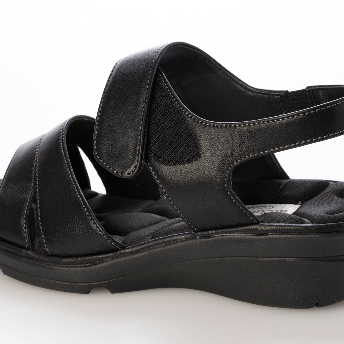 アトリエオカダ あとりえ岡田 柔らかシープ革のエレガントサンダル (ブラック) ブラック