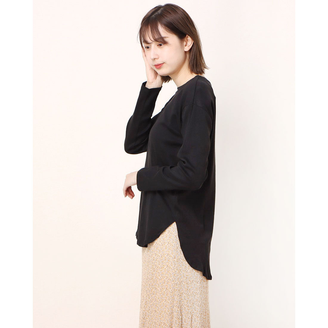 アットワン atONE ラウンドヘムカットソー