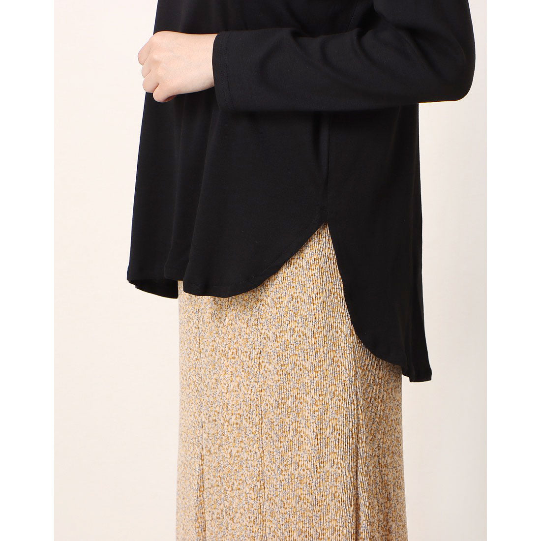 アットワン atONE ラウンドヘムカットソー