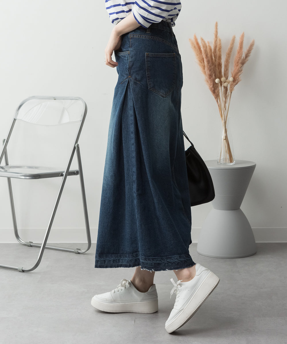 atONE Side Tuck Denim Skirt
