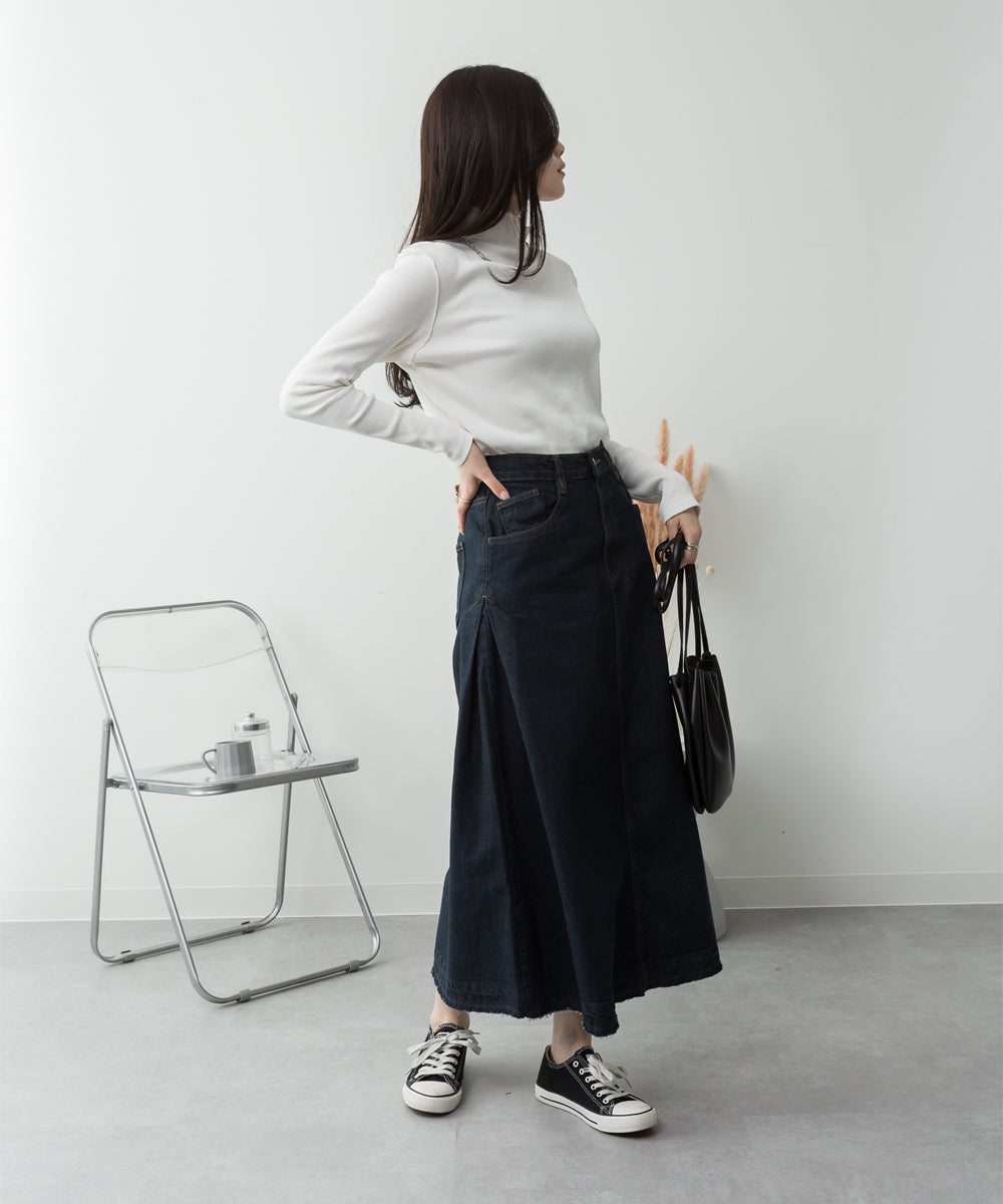 atONE Side Tuck Denim Skirt
