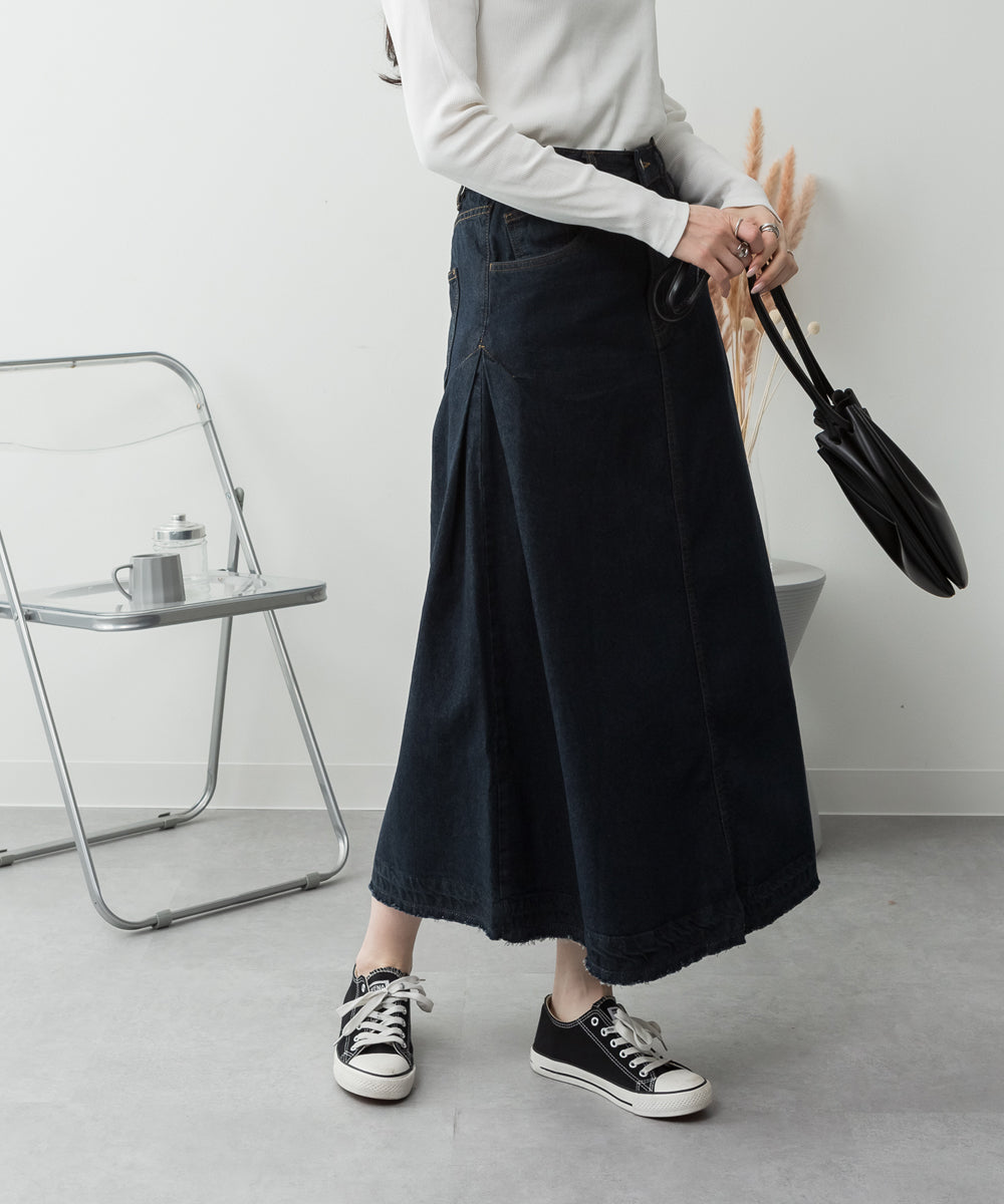 atONE Side Tuck Denim Skirt