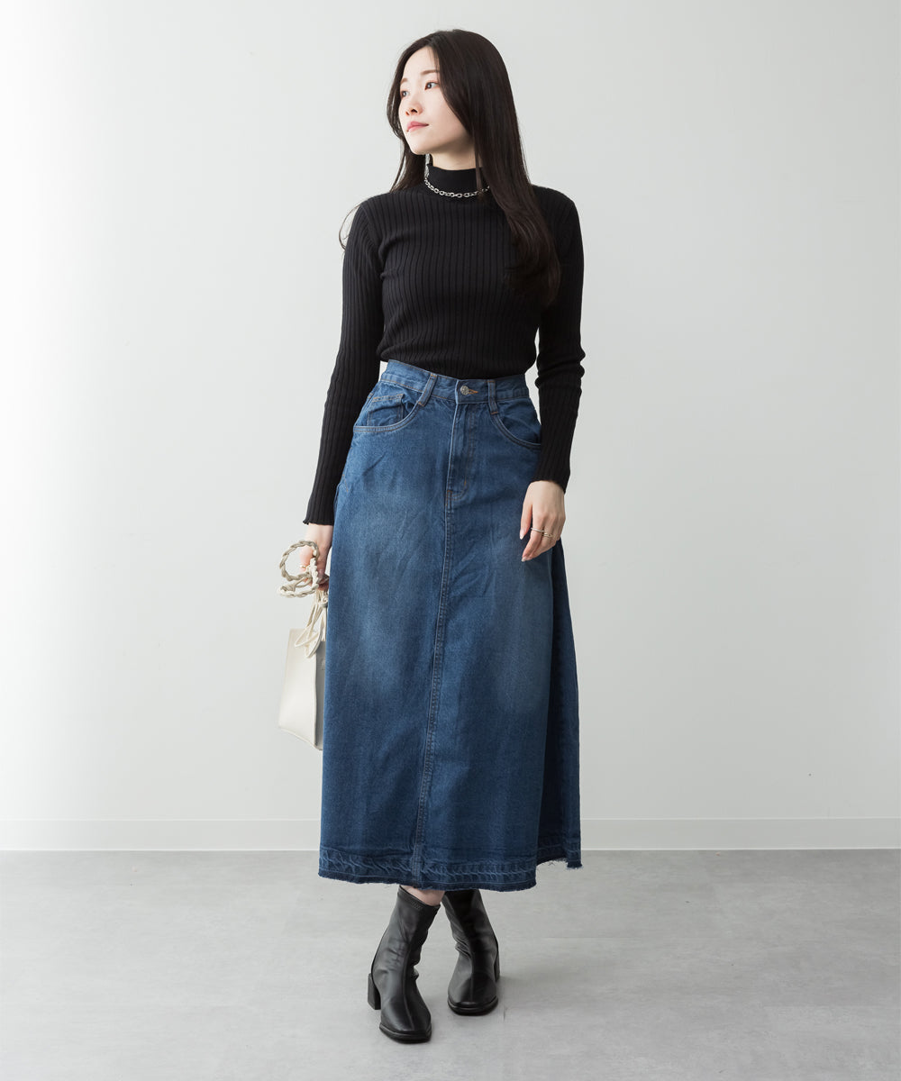 atONE Side Tuck Denim Skirt