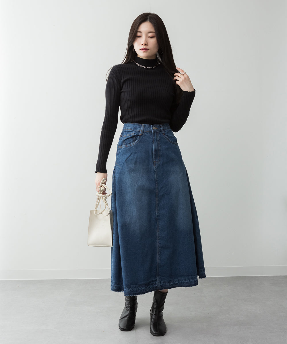 atONE Side Tuck Denim Skirt