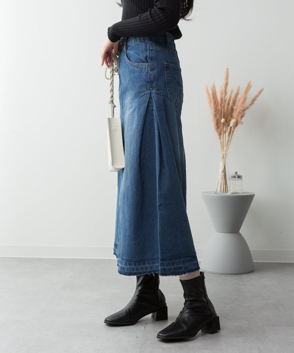 atONE Side Tuck Denim Skirt